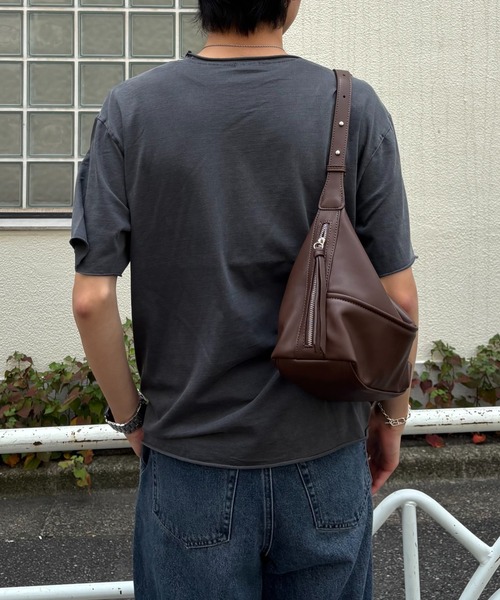 Never mind the XU / Chikashitsu+（ネバーマインド ザ エックスユー / チカシツプラス）の「【Chikashitsu +】daily hobo bag (2color) / 【チカシツプラス】デイリーボーボーバッグショルダーバッグ（ショルダーバッグ・メンズ・ブラウン/ブラック・ONE SIZE）」の17枚目の写真
