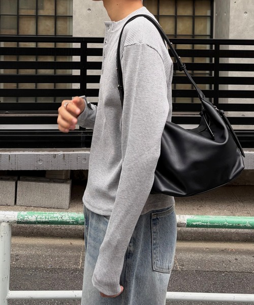 Never mind the XU / Chikashitsu+（ネバーマインド ザ エックスユー / チカシツプラス）の「【Chikashitsu +】daily hobo bag (2color) / 【チカシツプラス】デイリーボーボーバッグショルダーバッグ（ショルダーバッグ・メンズ・ブラウン/ブラック・ONE SIZE）」の21枚目の写真