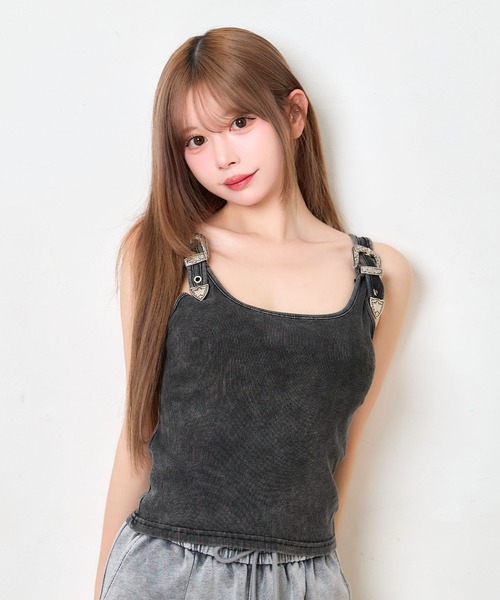Pimil(ピミル)の「タンクトップ スクエアネック ショート丈 バックル付き リブ インナー(タンクトップ・レディース・ブラック/ベージュ・ONESIZE)」の10枚目の写真