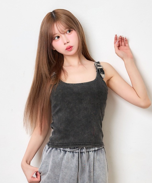 Pimil(ピミル)の「タンクトップ スクエアネック ショート丈 バックル付き リブ インナー(タンクトップ・レディース・ブラック/ベージュ・ONESIZE)」の11枚目の写真