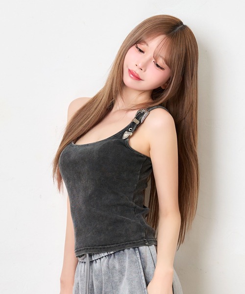 Pimil(ピミル)の「タンクトップ スクエアネック ショート丈 バックル付き リブ インナー(タンクトップ・レディース・ブラック/ベージュ・ONESIZE)」の12枚目の写真