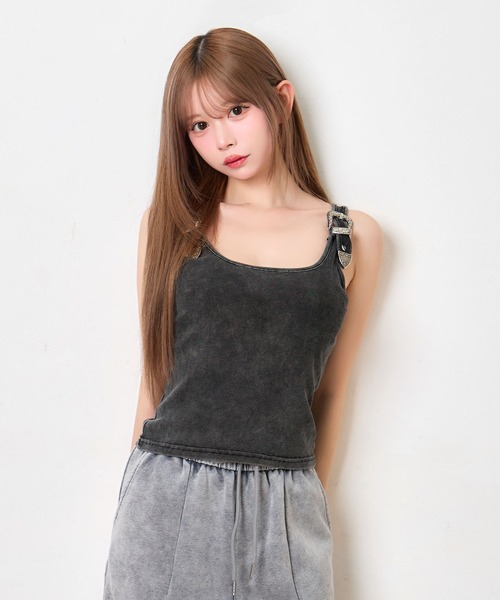 Pimil(ピミル)の「タンクトップ スクエアネック ショート丈 バックル付き リブ インナー(タンクトップ・レディース・ブラック/ベージュ・ONESIZE)」の13枚目の写真