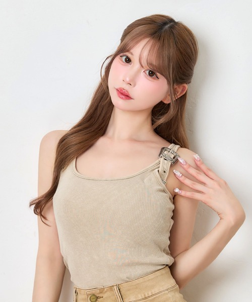 Pimil(ピミル)の「タンクトップ スクエアネック ショート丈 バックル付き リブ インナー(タンクトップ・レディース・ブラック/ベージュ・ONESIZE)」の19枚目の写真