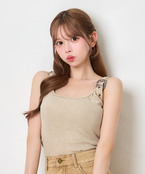 Pimil(ピミル)の「タンクトップ スクエアネック ショート丈 バックル付き リブ インナー(タンクトップ・レディース・ブラック/ベージュ・ONESIZE)」の21枚目の写真