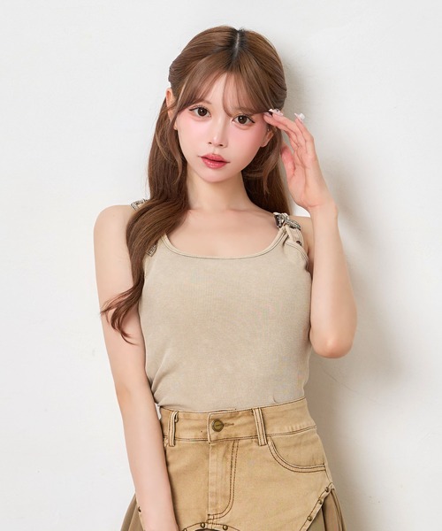 Pimil(ピミル)の「タンクトップ スクエアネック ショート丈 バックル付き リブ インナー(タンクトップ・レディース・ブラック/ベージュ・ONESIZE)」の22枚目の写真