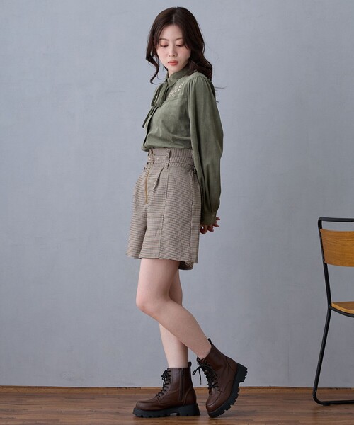 NICOLE CLUB（ニコル　クラブ）の「ダブルベルトショートパンツ（その他パンツ・レディース・ライトグレー/ベージュ・M）」の6枚目の写真