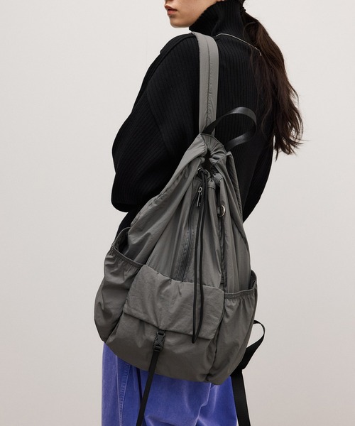 ADAM ET ROPE'(アダムエロペ)の「【WEB限定】エアリーライトバックパック(バックパック/リュック・レディース・グレー/オフホワイト/ブラック・FREE)」の11枚目の写真