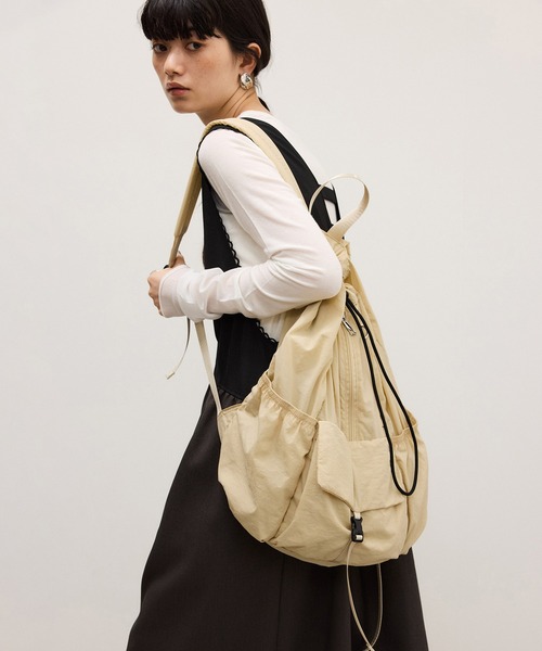 ADAM ET ROPE'(アダムエロペ)の「【WEB限定】エアリーライトバックパック(バックパック/リュック・レディース・グレー/オフホワイト/ブラック・FREE)」の12枚目の写真