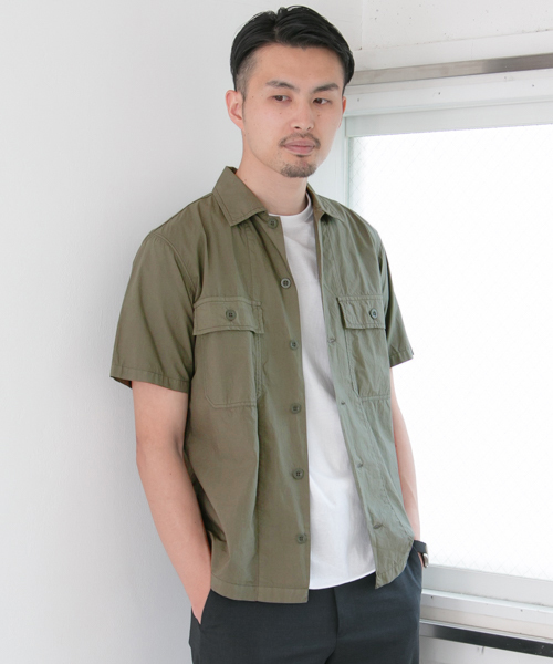 URBAN RESEARCH（アーバンリサーチ）の「UR タイプライターミリタリーS/Sシャツ（シャツ/ブラウス・メンズ・ネイビー/ベージュ/カーキ・LARGE/MEDIUM）」の3枚目の写真