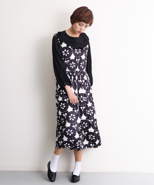 merlot plus(メルロープリュス)の「ダブルフラワー襟ブラウス2525(シャツ/ブラウス・レディース・ブラック/ベージュ/ネイビー/オフホワイト・FREE)」の15枚目の写真