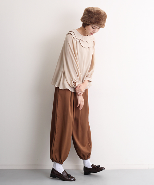 merlot plus(メルロープリュス)の「ダブルフラワー襟ブラウス2525(シャツ/ブラウス・レディース・ブラック/ベージュ/ネイビー/オフホワイト・FREE)」の19枚目の写真