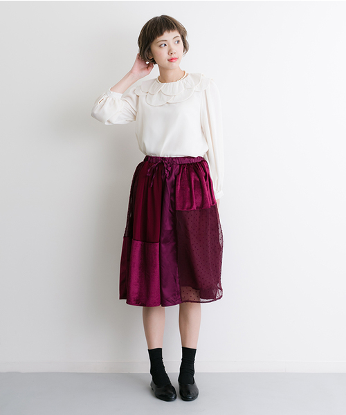 merlot plus(メルロープリュス)の「ダブルフラワー襟ブラウス2525(シャツ/ブラウス・レディース・ブラック/ベージュ/ネイビー/オフホワイト・FREE)」の5枚目の写真