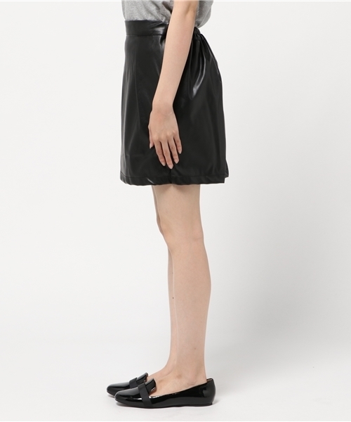 PUNYUS（プニュズ）の「フェイクレザータイトミニスカート（スカート・レディース・ブラック/レッド/ピンク/ブルー・1/4/3/2）」の14枚目の写真