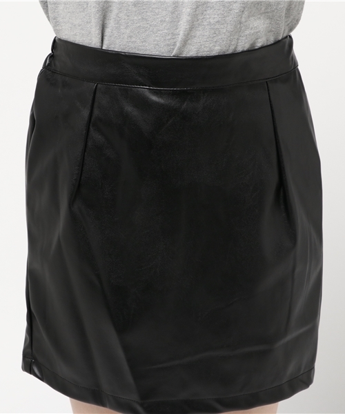 PUNYUS（プニュズ）の「フェイクレザータイトミニスカート（スカート・レディース・ブラック/レッド/ピンク/ブルー・1/4/3/2）」の8枚目の写真