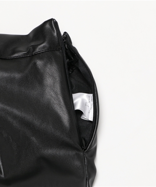 PUNYUS（プニュズ）の「フェイクレザータイトミニスカート（スカート・レディース・ブラック/レッド/ピンク/ブルー・1/4/3/2）」の11枚目の写真