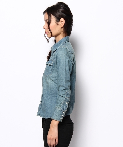 NANO universe（ナノユニバース）の「NU別注デニムウェスタンシャツ（シャツ/ブラウス・レディース・ブルー/ライトブルー・SMALL/MEDIUM）」の3枚目の写真