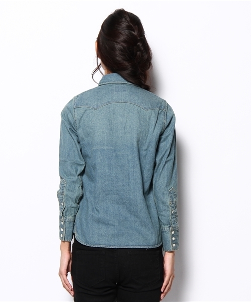 NANO universe（ナノユニバース）の「NU別注デニムウェスタンシャツ（シャツ/ブラウス・レディース・ブルー/ライトブルー・SMALL/MEDIUM）」の4枚目の写真