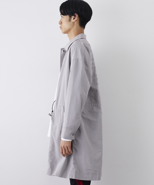 DIET BUTCHER（ダイエットブッチャー）の「【DIET BUTCHER SLIM SKIN】エンブロイダリーロングコーチコート（ステンカラーコート・メンズ・ブラック/グレー・1/2）」の4枚目の写真