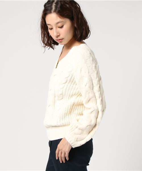 ENVYM（アンビー）の「ケーブルモールＶネックニット（ニット/セーター・レディース・ホワイト/グレー/ピンク/ブルー・FREE）」の5枚目の写真