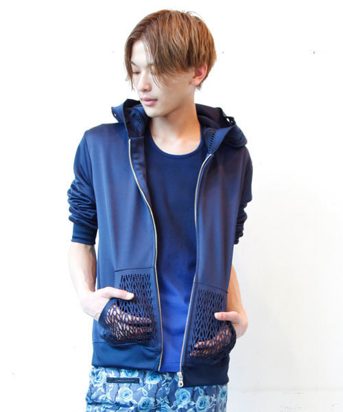 MIDWEST（ミッドウエスト）の「ANREALAGE×MIDWEST 別注レーザーパーカー（パーカー・メンズ・ブラック/ネイビー・2/1）」の3枚目の写真