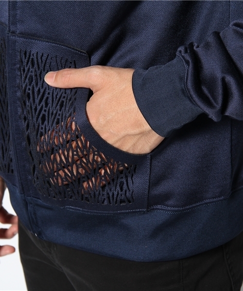 MIDWEST（ミッドウエスト）の「ANREALAGE×MIDWEST 別注レーザーパーカー（パーカー・メンズ・ブラック/ネイビー・2/1）」の10枚目の写真