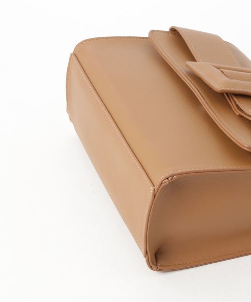 NATURAL BEAUTY BASIC（ナチュラルビューティーベーシック）の「センターバックルショルダー（ショルダーバッグ・レディース・ブラック/ベージュ・ﾌﾘ-）」の3枚目の写真