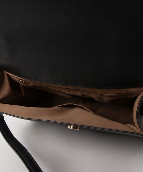 NATURAL BEAUTY BASIC（ナチュラルビューティーベーシック）の「センターバックルショルダー（ショルダーバッグ・レディース・ブラック/ベージュ・ﾌﾘ-）」の5枚目の写真