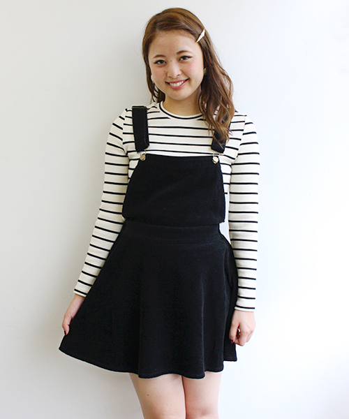 Chico（チコ）の「コーデュロイサロペットSK（スカート・レディース・ブラック/アイボリー/カーキ・FREE）」の2枚目の写真