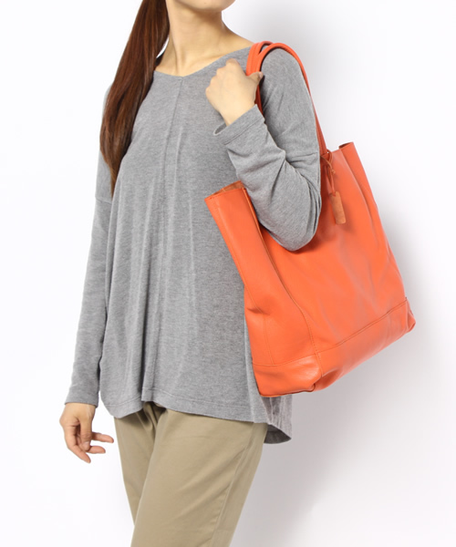 laule'a sunny side store(ラウレアサニーサイドストア)の「レザーカラートートBag(トートバッグ・レディース・ベージュ/ブルー/オレンジ・FREE)」の4枚目の写真