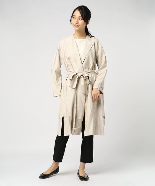 Bou Jeloud(ブージュルード)の「Bou Jeloud / Aラインサイドスリットトレンチコート(トレンチコート・レディース・ベージュ/ネイビー/グリーン・38)」の1枚目の写真