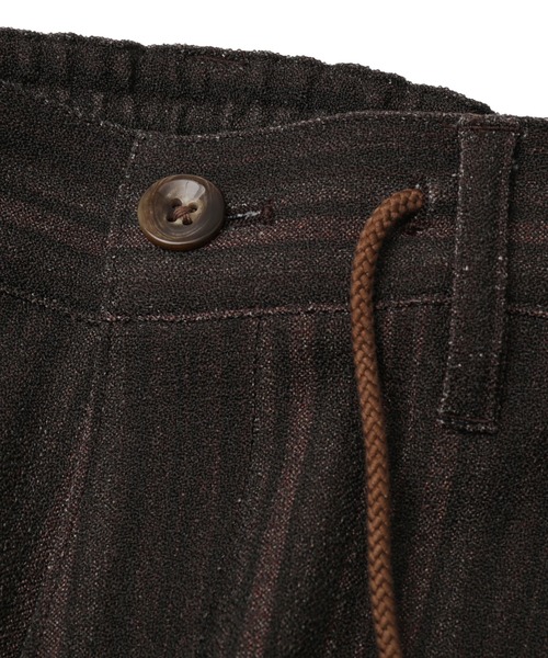 MEN'S BIGI（メンズビギ）の「アムンゼンマルチストライププリント パンツ（スラックス・メンズ・ネイビー/ブラウン・01/02/03/04）」の12枚目の写真