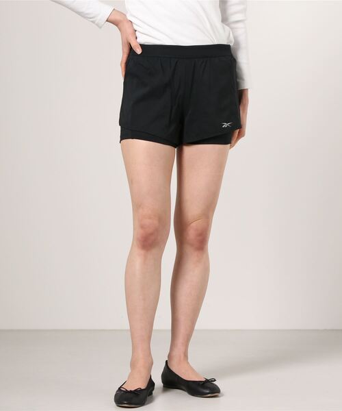 Reebok(リーボック)の「ランニング エッセンシャルズ ツーインワン ショーツ / Running Essentials Two-in-One Shorts(スウェットパンツ・レディース・ブラック・SMALL/MEDIUM/LARGE/X-LARGE/XX-LARGE/X-SMALL/XXX-LARGE/XX-SMALL)」の1枚目の写真