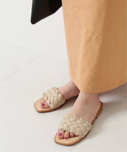 Spick & Span（スピックアンドスパン）の「【MAURO de BARI】フラットサンダル◆（サンダル・レディース・ブラウン系その他/ベージュ・38/36/37）」の2枚目の写真