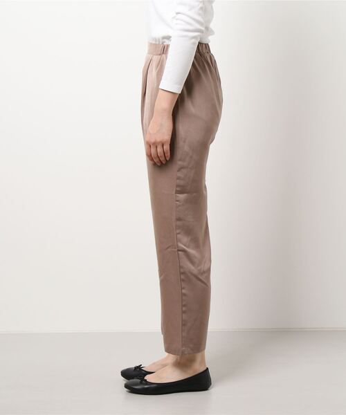 AULI（アウリィ）の「【低身長向けサイズ】サテンリラックスパンツ（その他パンツ・レディース・ブラック/ブルーグリーン/グレイッシュベージュ・XS）」の5枚目の写真