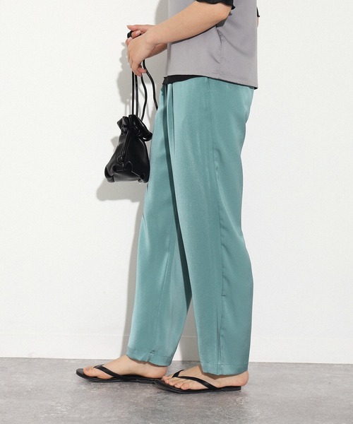 AULI（アウリィ）の「【低身長向けサイズ】サテンリラックスパンツ（その他パンツ・レディース・ブラック/ブルーグリーン/グレイッシュベージュ・XS）」の20枚目の写真
