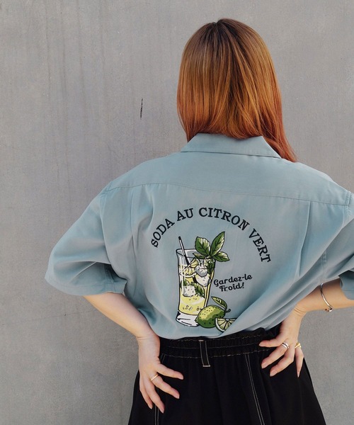 179/WG（イチナナキュウダブルジー）の「後ろ刺繍開襟シャツ（シャツ/ブラウス・レディース・ブルー/ブラック/オフホワイト/オレンジ・MEDIUM）」の4枚目の写真