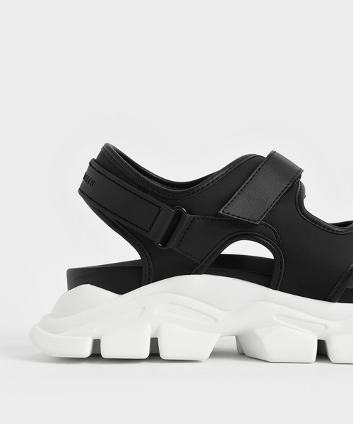 CHARLES & KEITH（チャールズ & キース）の「チャンキースポーツサンダル / Chunky Sports Sandals（スニーカー・レディース・ベージュ/ブラック/ホワイト・22.5cm/23cm/23.5cm/24.5cm/25cm/25.5cm）」の14枚目の写真