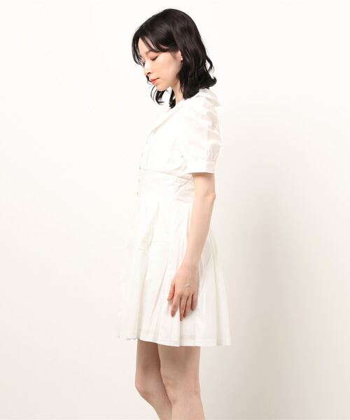 ANDGEEBEE（アンジービー）の「タックスカートシャツワンピ（シャツワンピース・レディース・ライトベージュ/ホワイト・MEDIUM）」の4枚目の写真