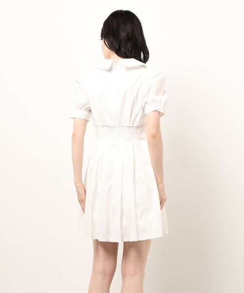 ANDGEEBEE（アンジービー）の「タックスカートシャツワンピ（シャツワンピース・レディース・ライトベージュ/ホワイト・MEDIUM）」の6枚目の写真