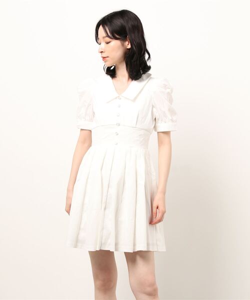 ANDGEEBEE（アンジービー）の「タックスカートシャツワンピ（シャツワンピース・レディース・ライトベージュ/ホワイト・MEDIUM）」の14枚目の写真