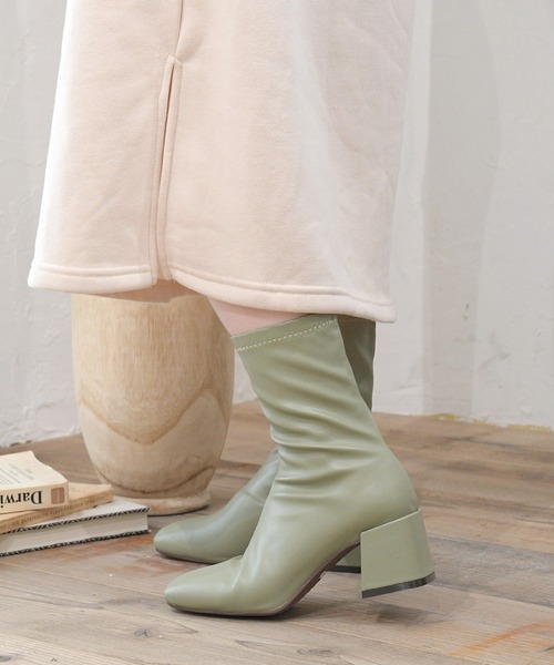 sango（sango）の「ストレッチスクエアトゥチャンキーヒールミディアムブーツ（ブーツ・レディース・ブラック/アイボリー/モカ/グレー系その他/グリーン系その他/グレイッシュベージュ・LL/3L/SS/S/M/L）」の6枚目の写真