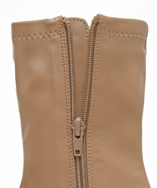 sango（sango）の「ストレッチスクエアトゥチャンキーヒールミディアムブーツ（ブーツ・レディース・ブラック/アイボリー/モカ/グレー系その他/グリーン系その他/グレイッシュベージュ・LL/3L/SS/S/M/L）」の12枚目の写真