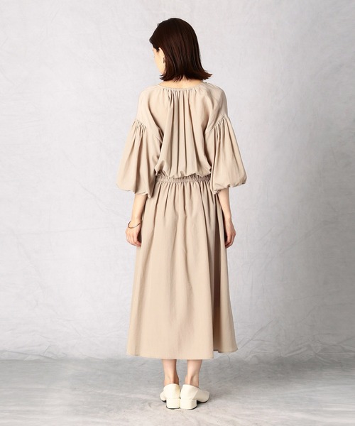 Comme Ca Mature(コムサマチュア)の「ボリュームスリーブ ワンピース(ワンピース・レディース・ベージュ/ブラウン/チャコール・FREE)」の5枚目の写真