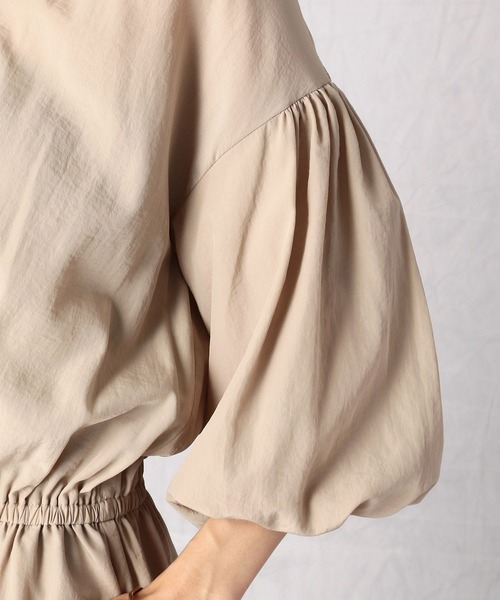 Comme Ca Mature(コムサマチュア)の「ボリュームスリーブ ワンピース(ワンピース・レディース・ベージュ/ブラウン/チャコール・FREE)」の12枚目の写真