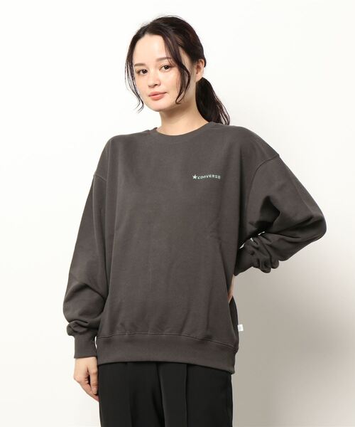 CONVERSE（コンバース）の「【CONVERSE/コンバース】ワンポイントブランドロゴ刺繍　スウェットクルートレーナー（スウェット・レディース・スミクロ/ブルー/ホワイト/ダークブラウン・MEDIUM/LARGE）」の3枚目の写真