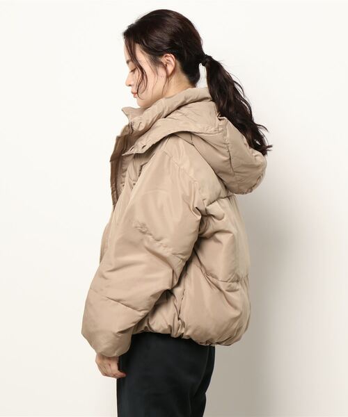 HONEYSUCKLE ROSE（ハニーサックルローズ）の「【HONEYSUCKLE ROSE】ショート中綿ジャケット（その他アウター・レディース・ベージュ/ブラック/オフホワイト・M/L）」の6枚目の写真