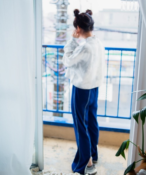 Kastane（カスタネ）の「【コラボアイテム】Yuri Hanamori コラボ パイピングパンツ（その他パンツ・レディース・ブルー/オフホワイト・FREE）」の4枚目の写真