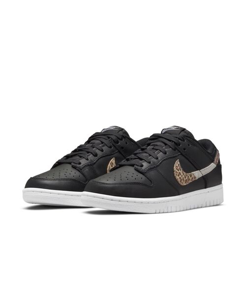 NIKE(ナイキ)の「ナイキ ダンク LOW SE ウィメンズシューズ / Nike Dunk Low SE <22.5-29cm 展開>(スニーカー・レディース・ホワイト/ブラック・23/24/25/26/27/28/29/28.5/25.5/26.5/27.5/22.5/24.5/23.5)」の3枚目の写真