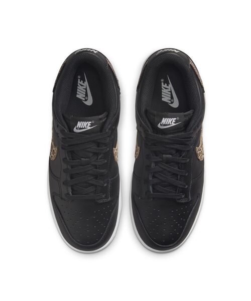 NIKE(ナイキ)の「ナイキ ダンク LOW SE ウィメンズシューズ / Nike Dunk Low SE <22.5-29cm 展開>(スニーカー・レディース・ホワイト/ブラック・23/24/25/26/27/28/29/28.5/25.5/26.5/27.5/22.5/24.5/23.5)」の5枚目の写真