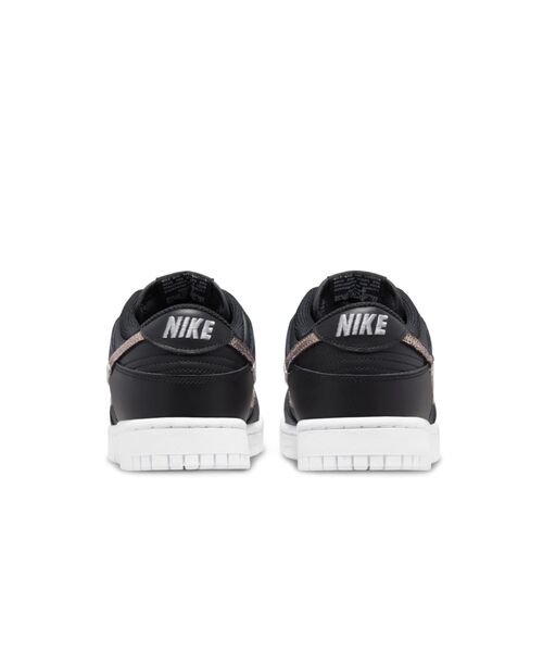 NIKE(ナイキ)の「ナイキ ダンク LOW SE ウィメンズシューズ / Nike Dunk Low SE <22.5-29cm 展開>(スニーカー・レディース・ホワイト/ブラック・23/24/25/26/27/28/29/28.5/25.5/26.5/27.5/22.5/24.5/23.5)」の6枚目の写真